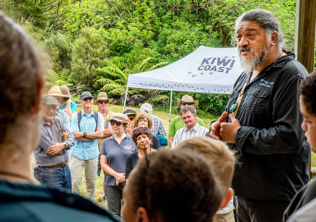 Rodney Ngawaka and Ngunguru school students welcome WWF-New Zealand and the Reconnecting Northland Steering Group